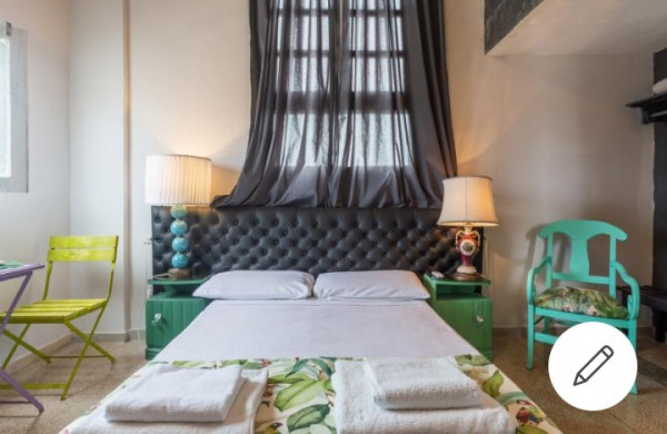 Casa Artistas JOY  room
