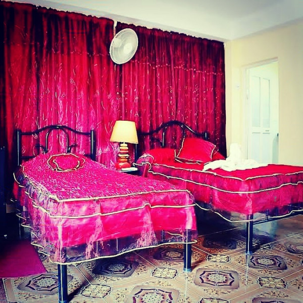 Hostal Privilege, habitación espaciosa y céntrica