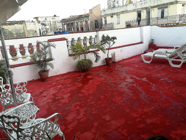 Terraza y Habitación a una cuadra del Malecón